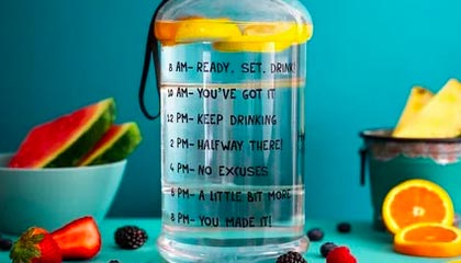 拉波尔塔与莱万沙特之旅亲密会见全球巴萨球迷|巴塞罗那|罗伯特·莱万多夫斯基|马西普|恩里克|西班牙皇家足球协会_新浪体育_新浪新闻